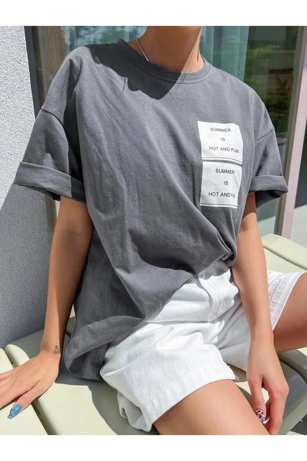 MOONBULL  Übergroßes T-Shirt mit „Hot And Fun“-Aufdruck