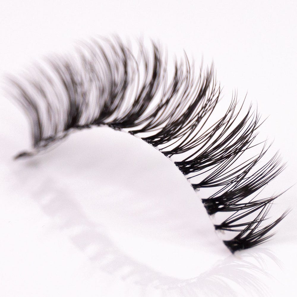 NICLAY by Florian Ferino Wimpernkranz Look 1
