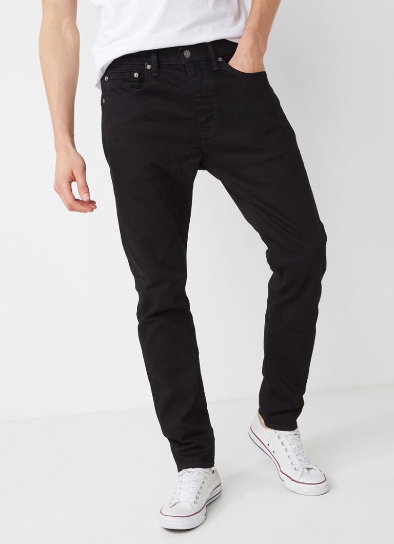 „Levi's 512“ aukštais, siaurėjančiais džinsais