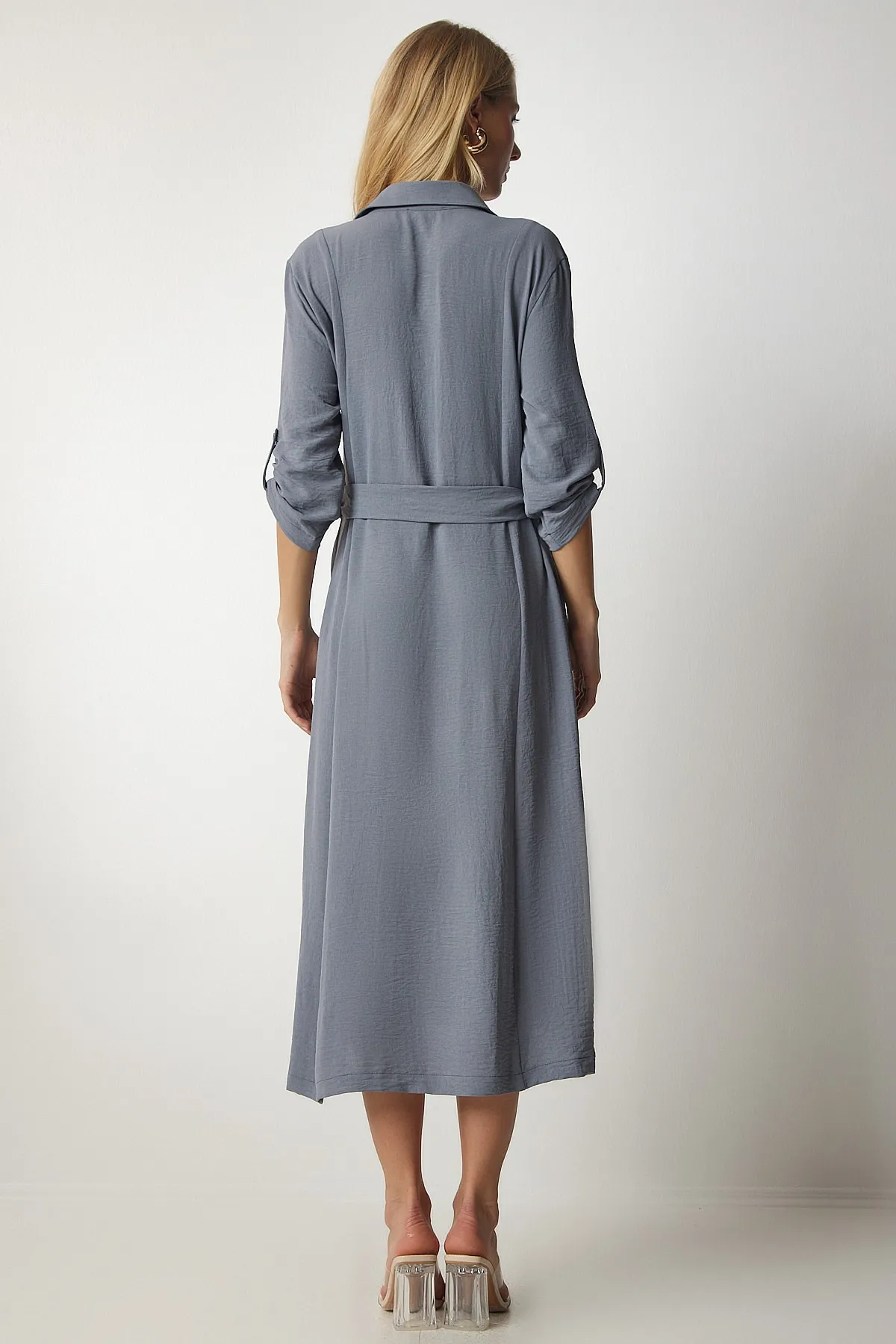 Happiness İstanbul  Graues Damen-Hemdkleid mit Gürtel DD01256