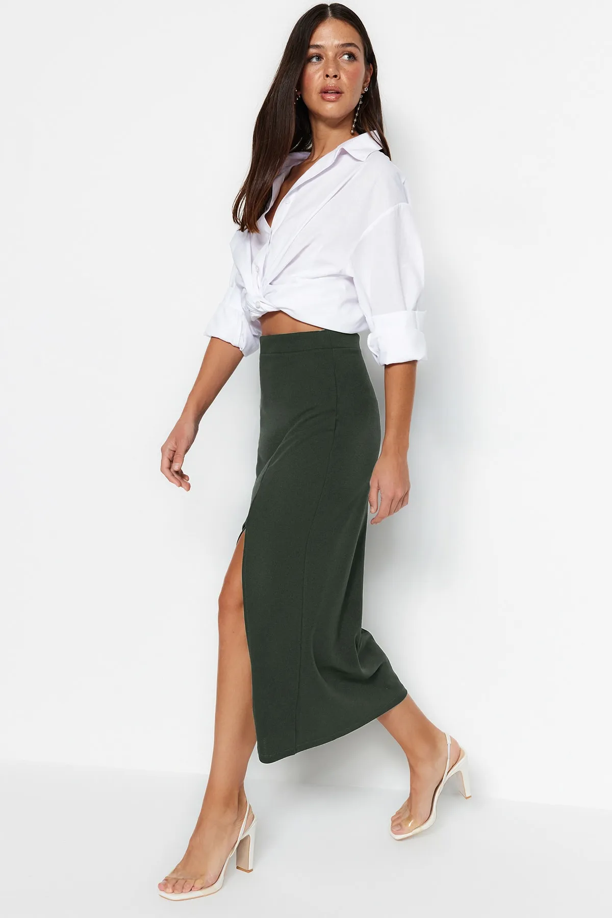 Trendyol Collection  Khakifarbener eleganter Maxirock aus Crêpe mit Schlitz und hoher Taille aus Stretch-Strick TWOSS23ET00351
