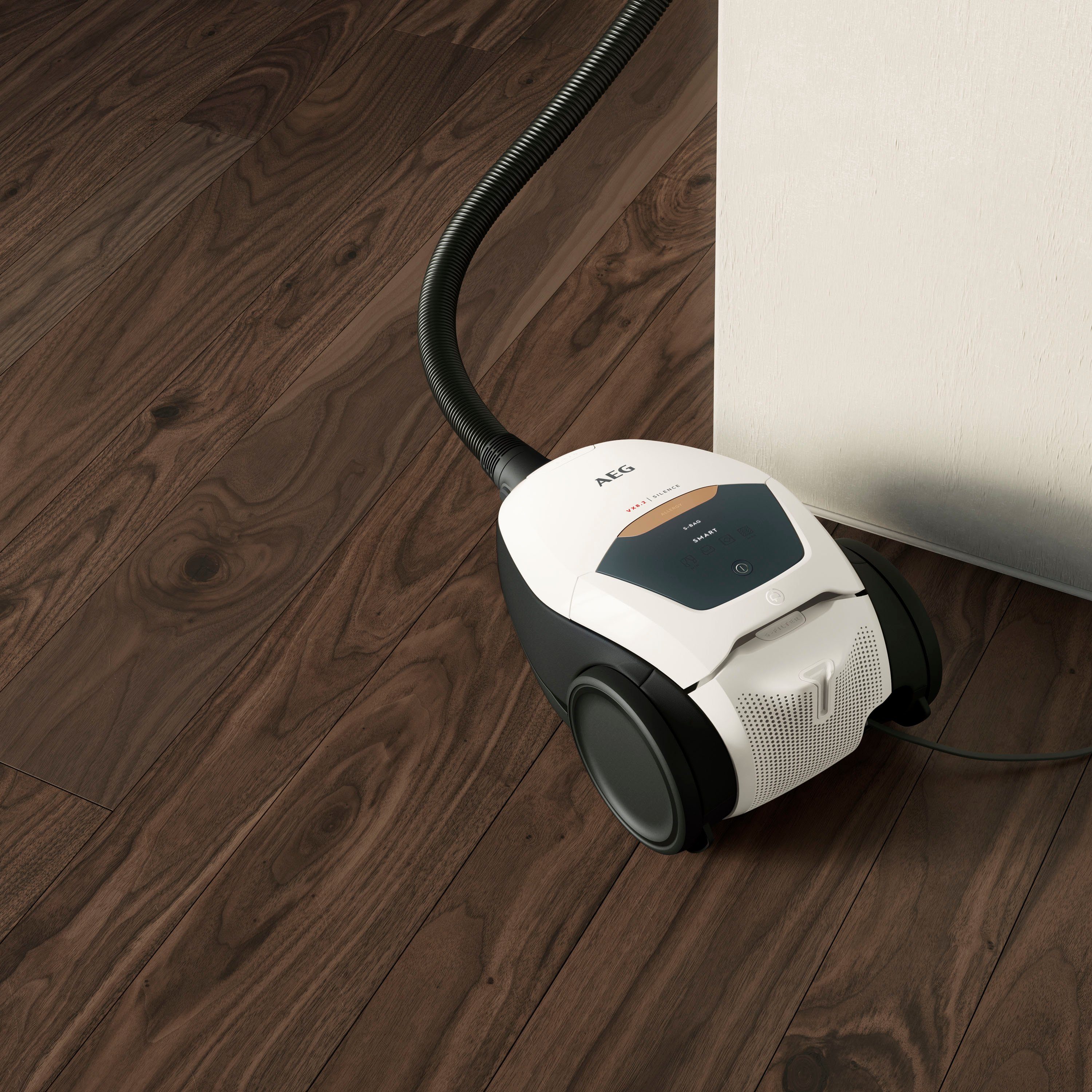 AEG Bodenstaubsauger VX82-1-ALR, 600 W, mit Beutel, autom. Saugkraftregulierung, extrem leise auch auf Teppich
