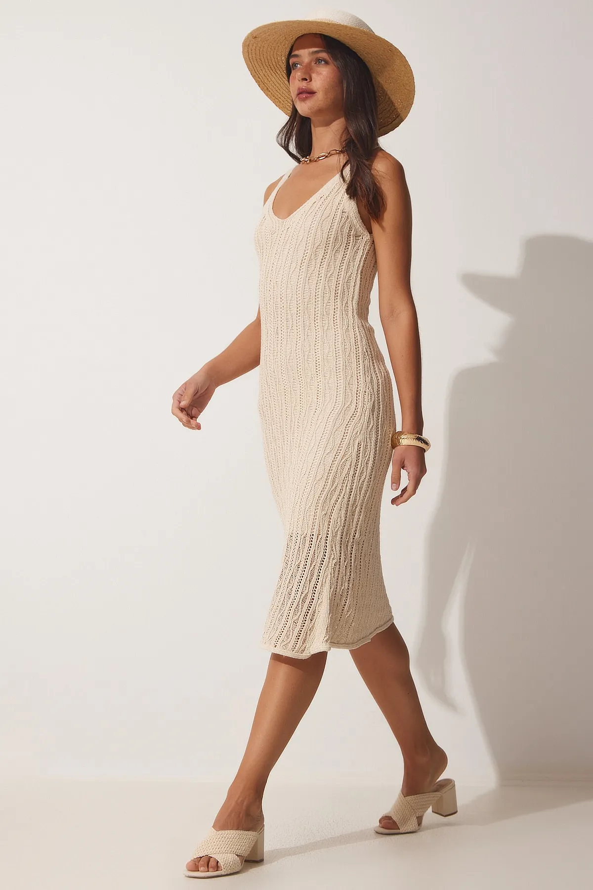 Happiness İstanbul  Cremefarbenes, durchbrochenes Sommerstrickkleid mit Trägern für Damen NF00064