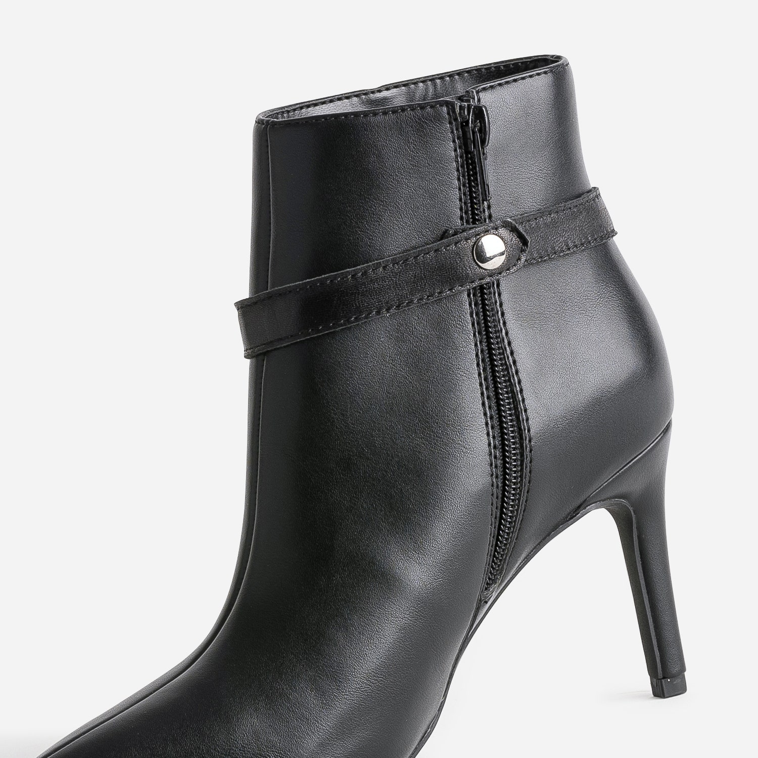 Brides amovibles noires en cuir détail gourmette
