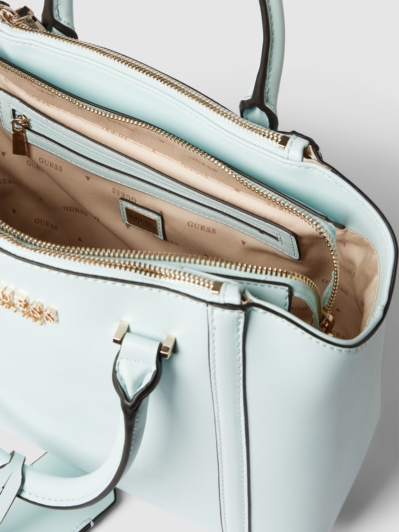 Handtasche mit Label-Applikation in metallic Modell 'LEIE' in hellblau