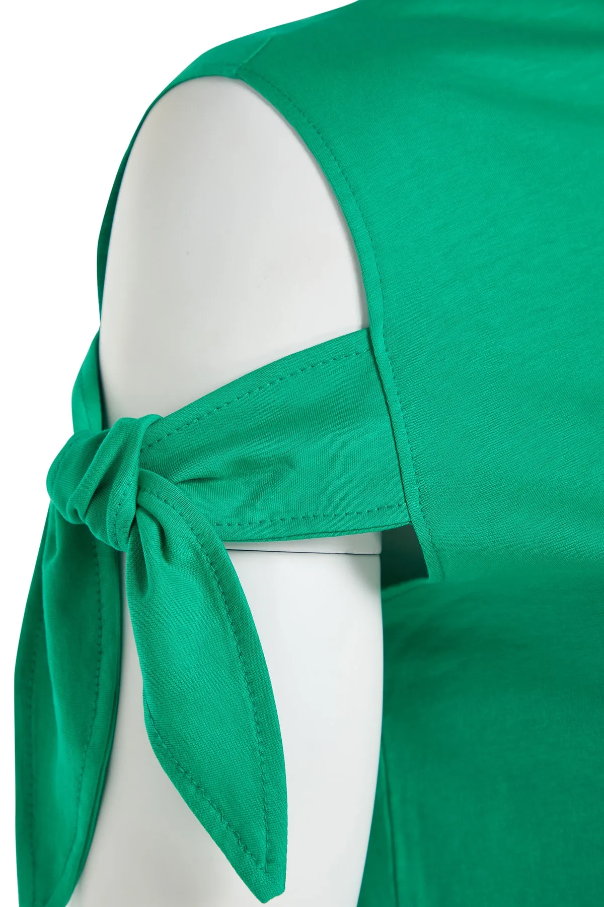 Trendyol Curve  Grünes Strick-T-Shirt mit Bindedetail an den Ärmeln TBSSS22BF0003