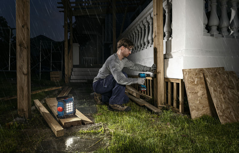 Bosch Blue 06014A8000 GLI18V-1500 Akku-Bauleuchte (ohne Akku und Ladegerät im Karton)