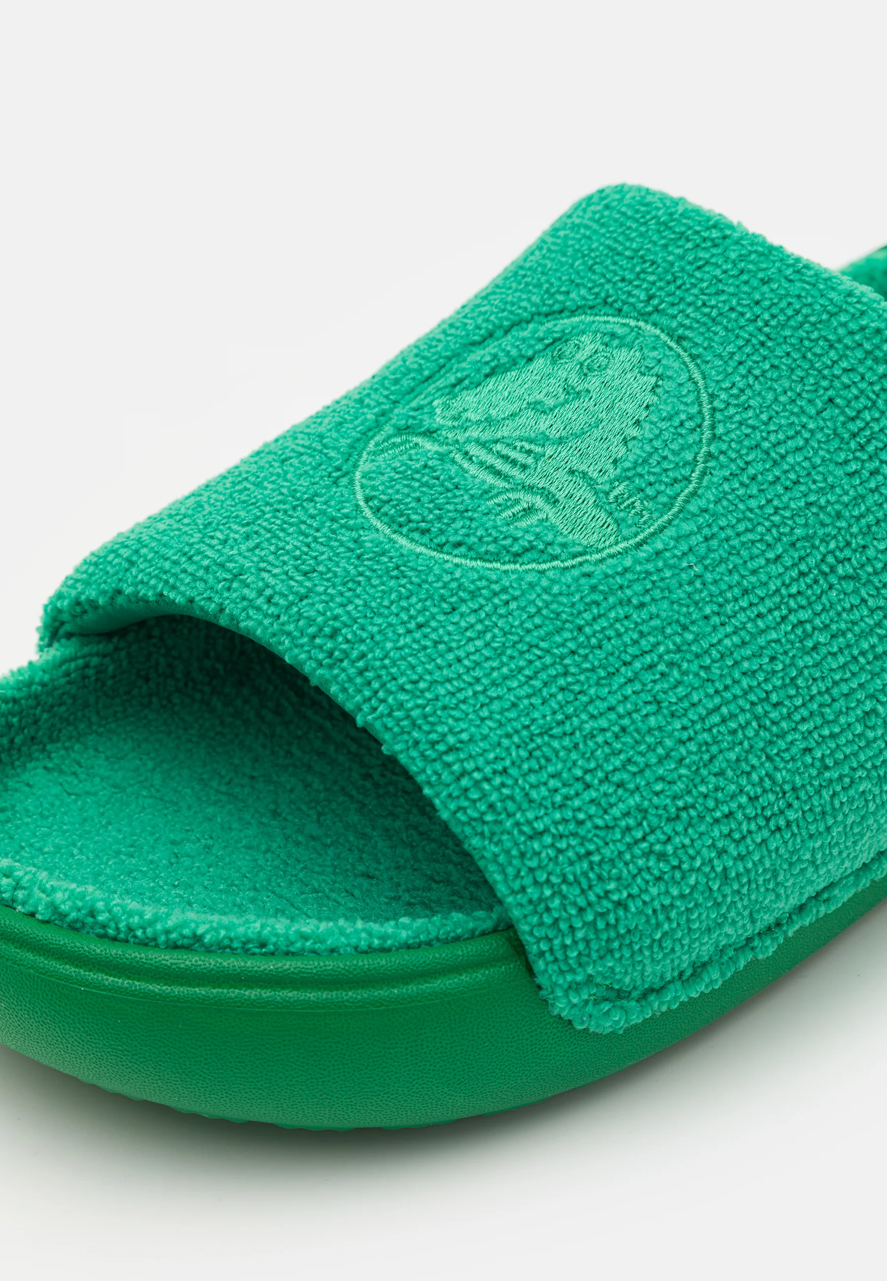 Crocs CLASSIC TOWEL SLIDE UNISEX - Pantuflas