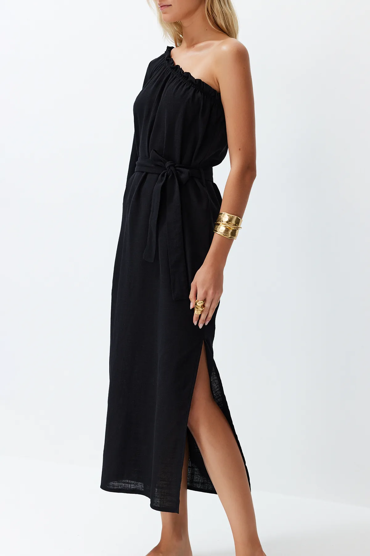 Trendyol Collection  Schwarzes Maxi-Strandkleid aus einer gewebten Leinenmischung mit Gürtel und Gürtel TBESS24EL00066