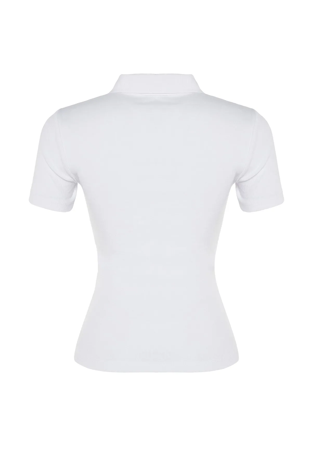 Trendyol Collection  Weiße gerippte, dehnbare Strickbluse mit Reißverschluss und detailliertem Polo-Ausschnitt TWOSS23BZ00496