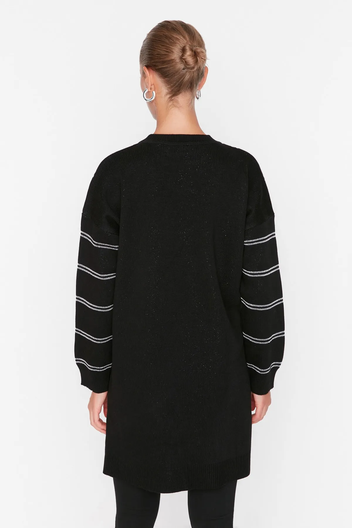 Trendyol Modest  Schwarzer langer Strickpullover aus Lurex TCTAW22AK0129