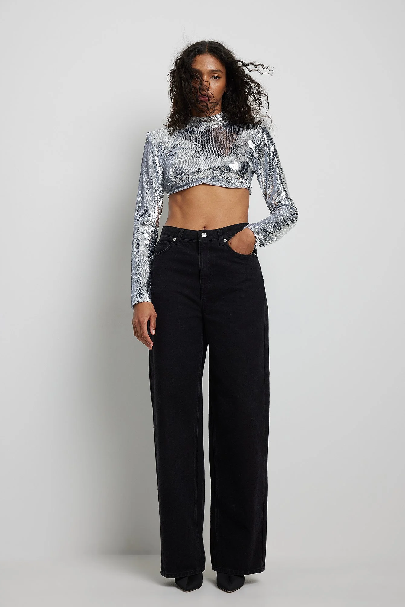 Crop-Top mit Pailletten und Schulterpolstern