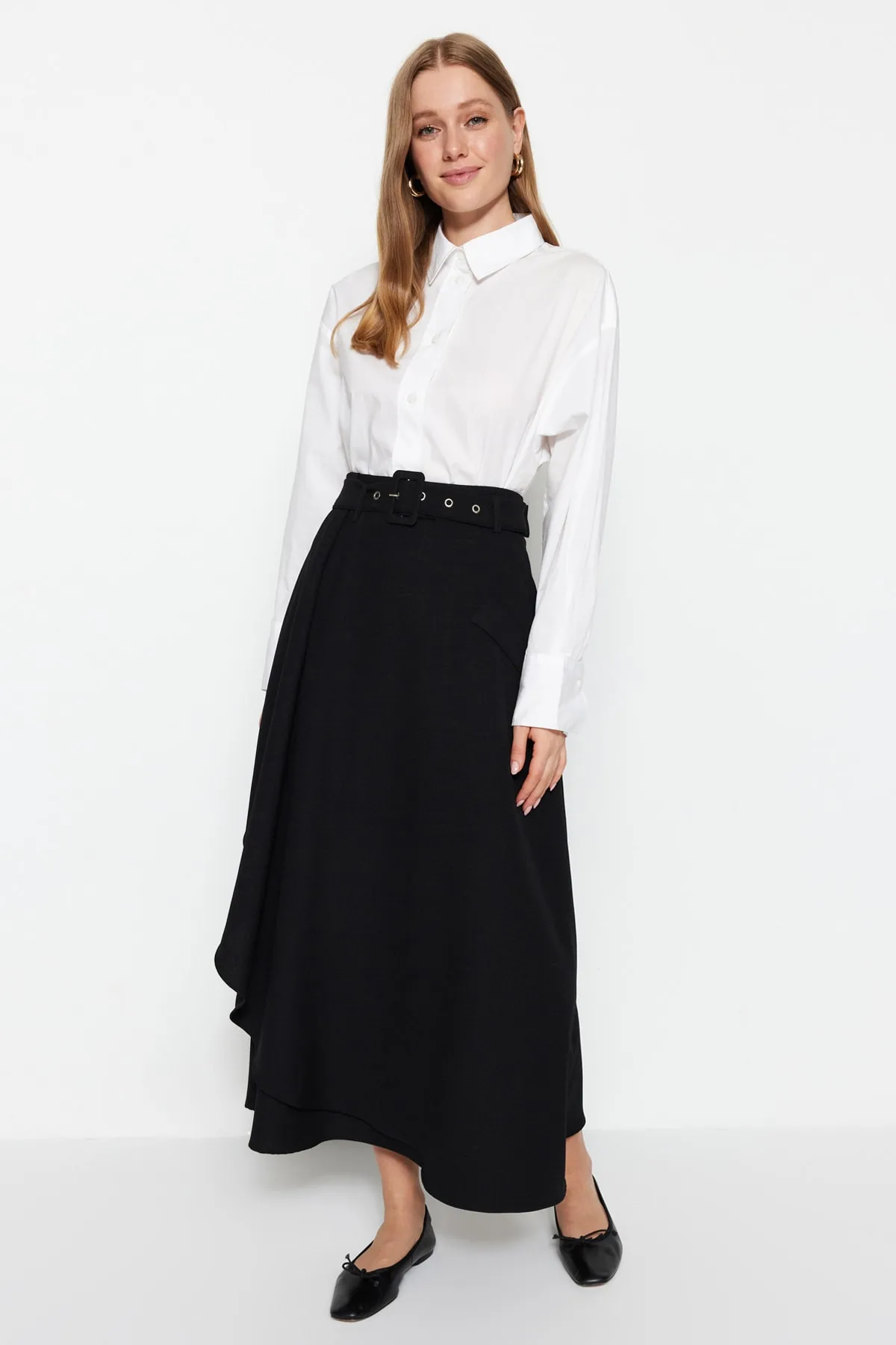 Trendyol Modest  Schwarzer zweireihiger gewebter Rock mit Gürtel TCTSS23EE00017