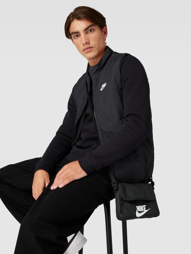 Umhängetasche mit Label-Print in schwarz