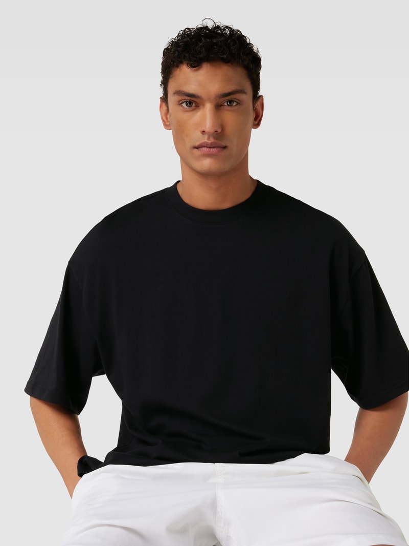 Oversized T-Shirt mit überschnittenen Ärmeln in schwarz
