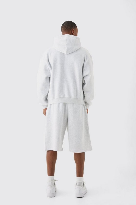 Oversize Hoodie und Shorts