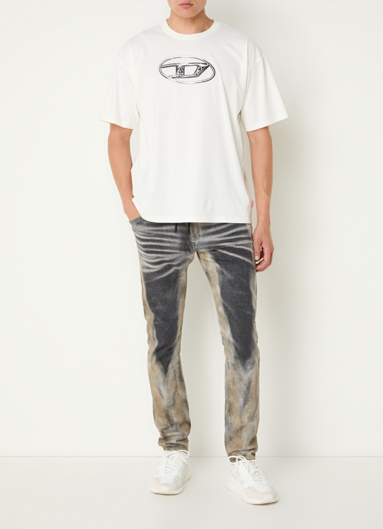 Blugi Diesel Krooley JoggJeans® cu croială clasică și talie elastică.