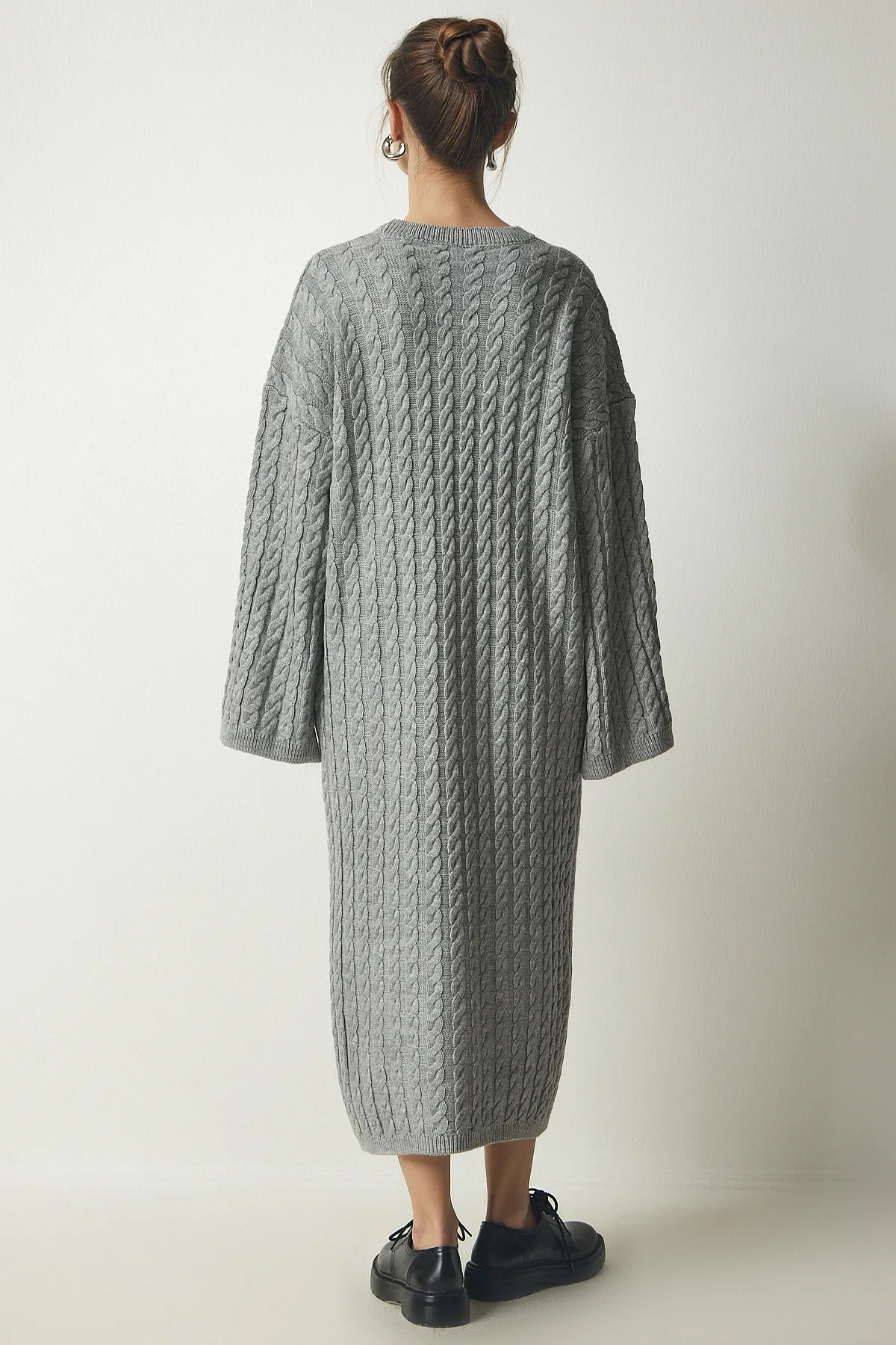 Happiness İstanbul  Graues gestricktes, detailliertes, dickes, übergroßes Strickkleid für Damen YY00184