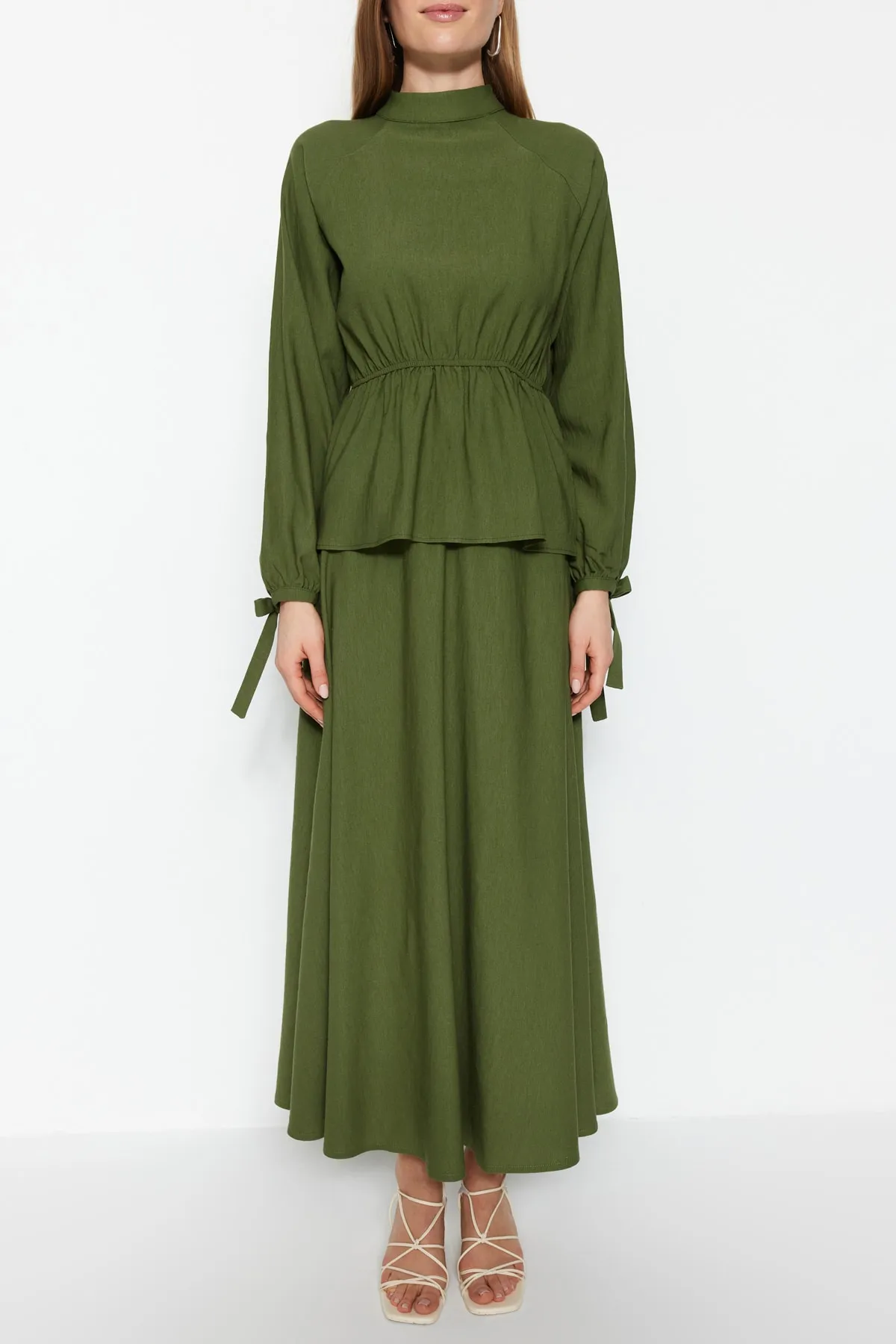 Trendyol Modest  Khakifarbenes Tunika-Rock-Set in gewebter Leinenoptik TCTSS23US00033