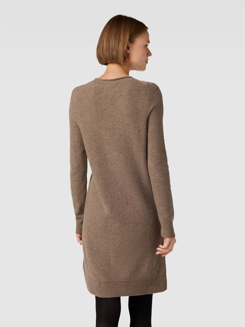 Knielanges Strickkleid mit geripptem Rundhalsausschnitt in haselnuss braun