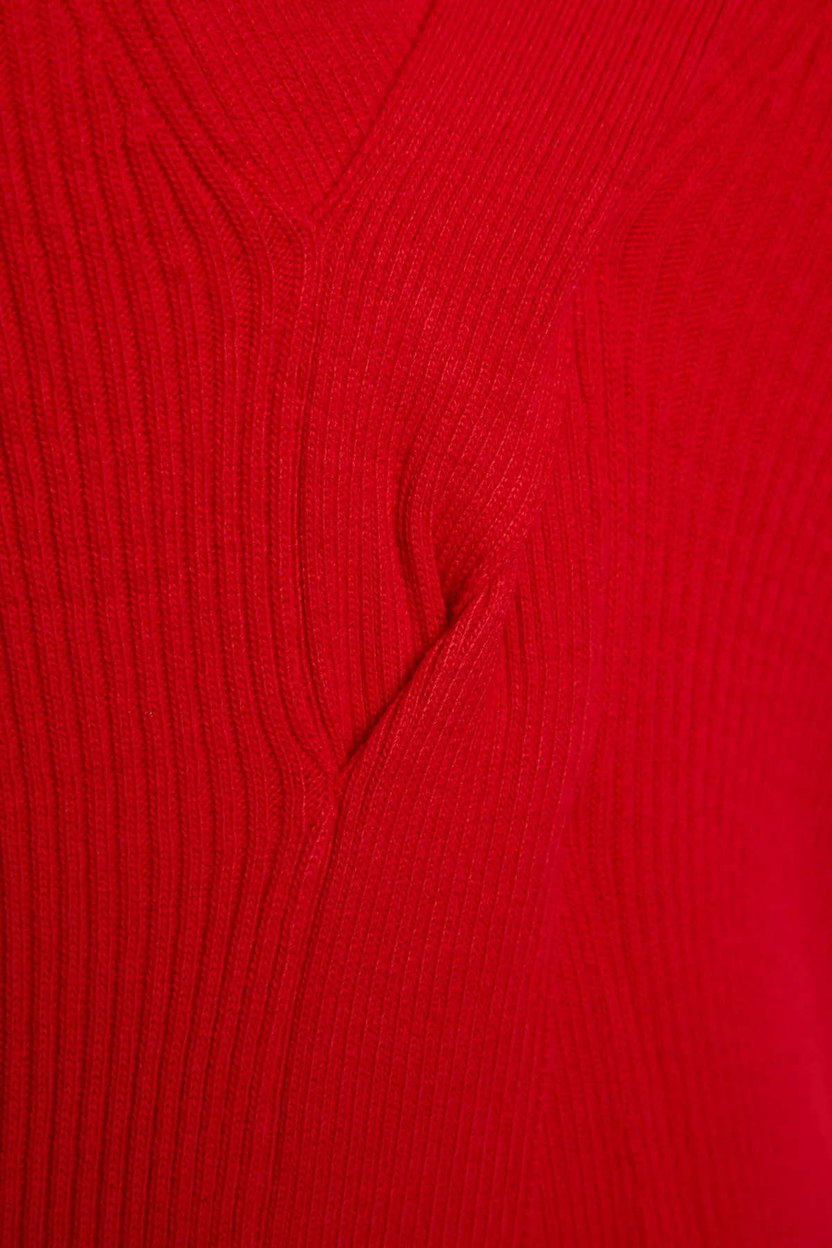 Trendyol Curve  Roter Strickpullover in großen Größen TBBAW24AN00101
