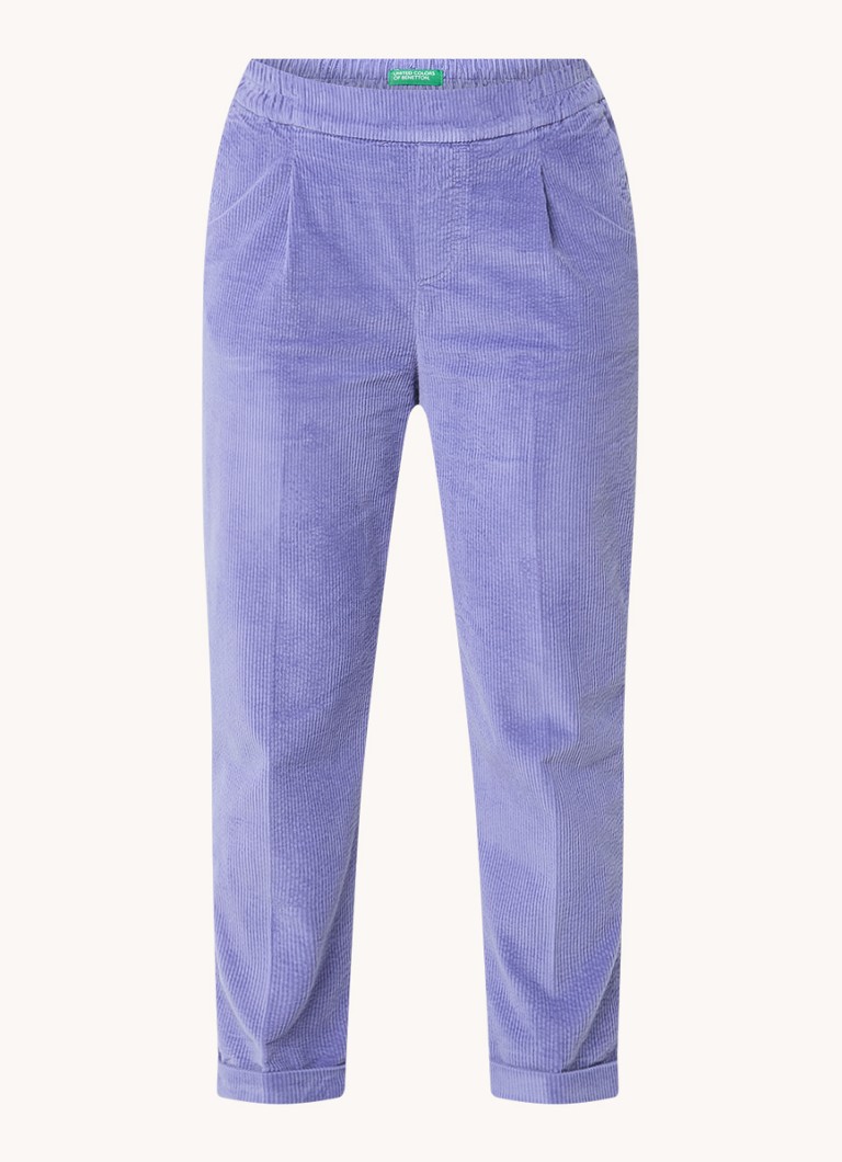 Pantaloni mulați din catifea reiată, cu talie înaltă și croială scurtă pe picior, de la Benetton.