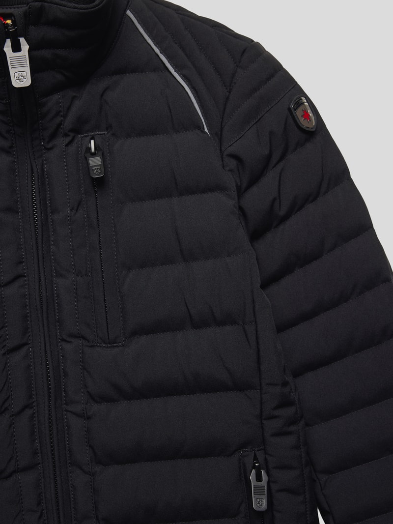 Funktionsjacke mit Reißverschlusstaschen in schwarz