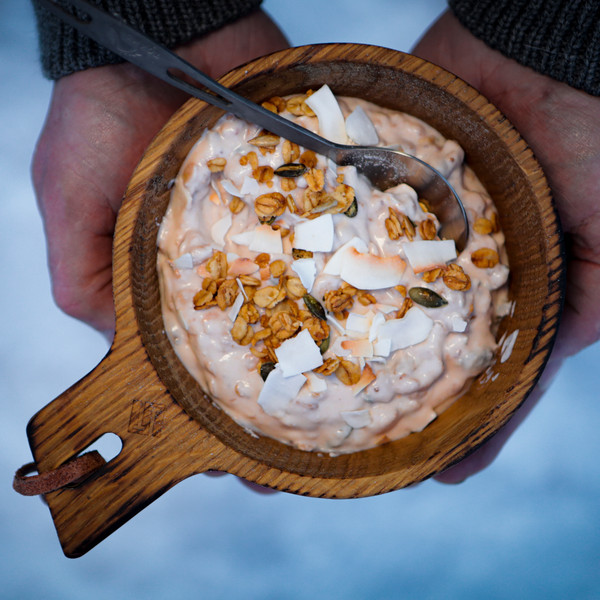 STRAWBERRY YOGHURT &  HONY GRANOLA - Outdoor Essen