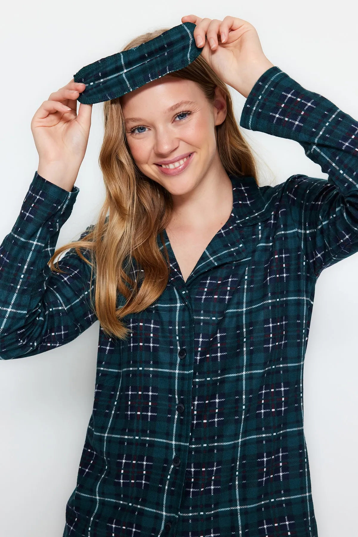 Trendyol Collection  Hochwertiges, weiches Pyjama-Set mit kariertem Schlafband und Strickmuster in Grün THMAW24PT00100