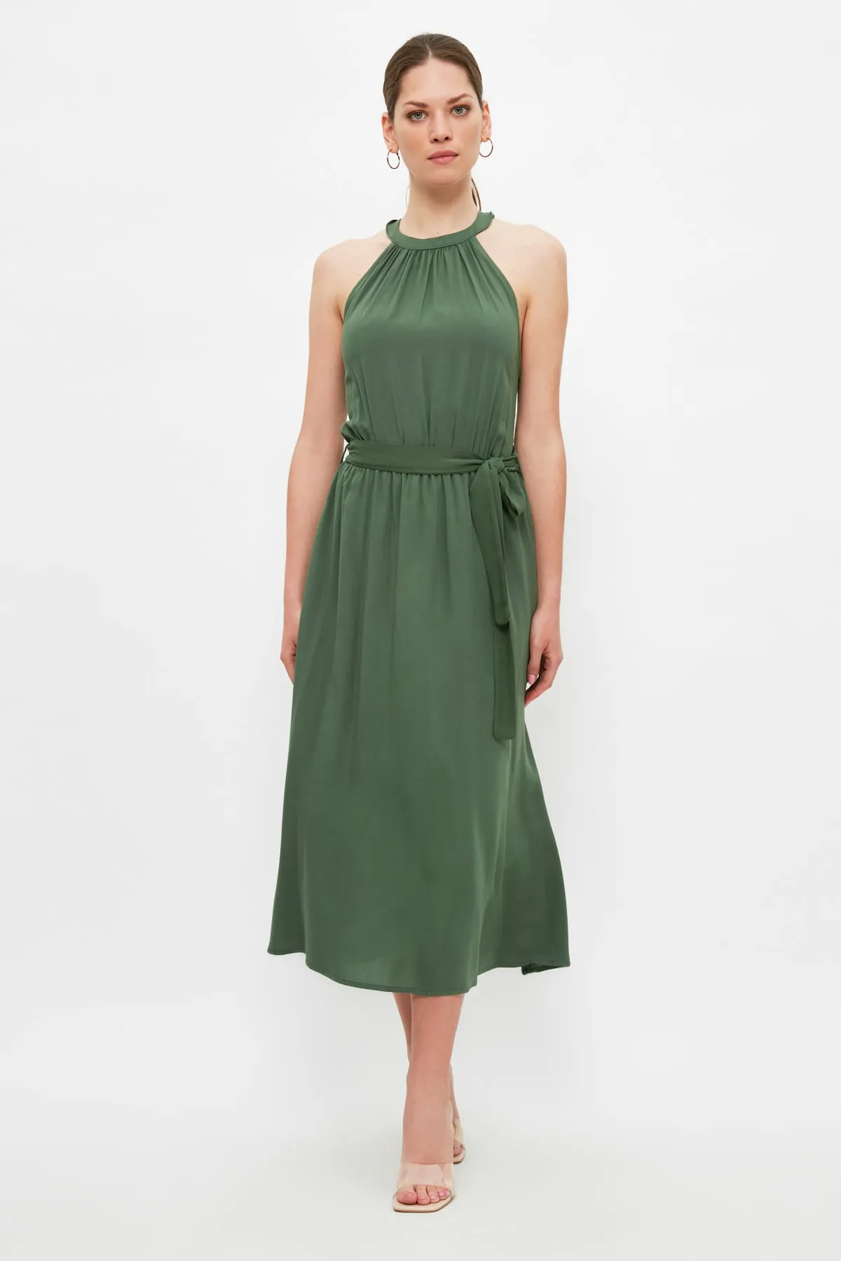 Trendyol Collection  Khakifarbenes A-Linien-Midikleid aus Viskose mit Neckholder und Gürtel TWOSS19EL0155
