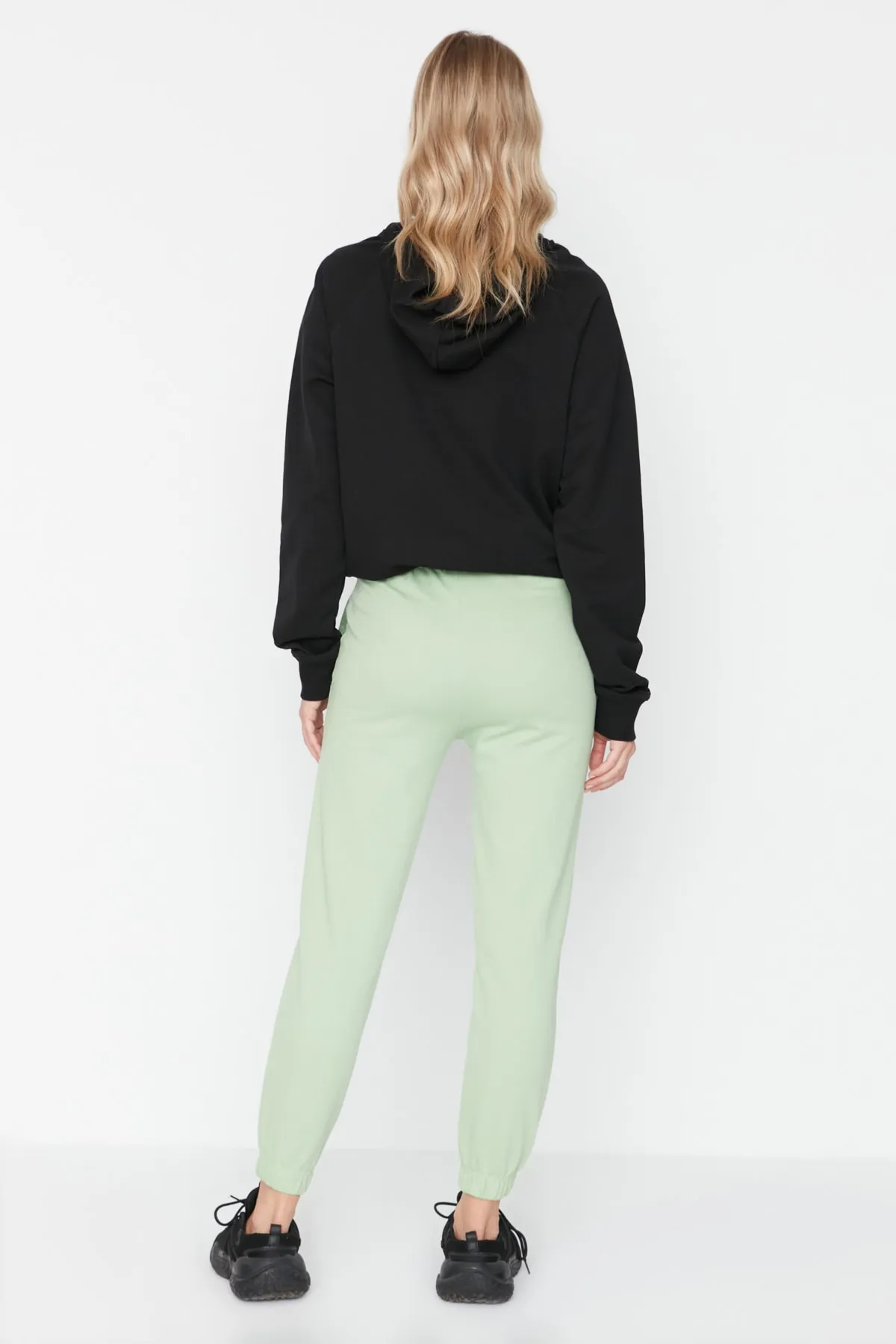 New Balance  Grüne Sport-Jogginghose für Damen WTP046-CHG