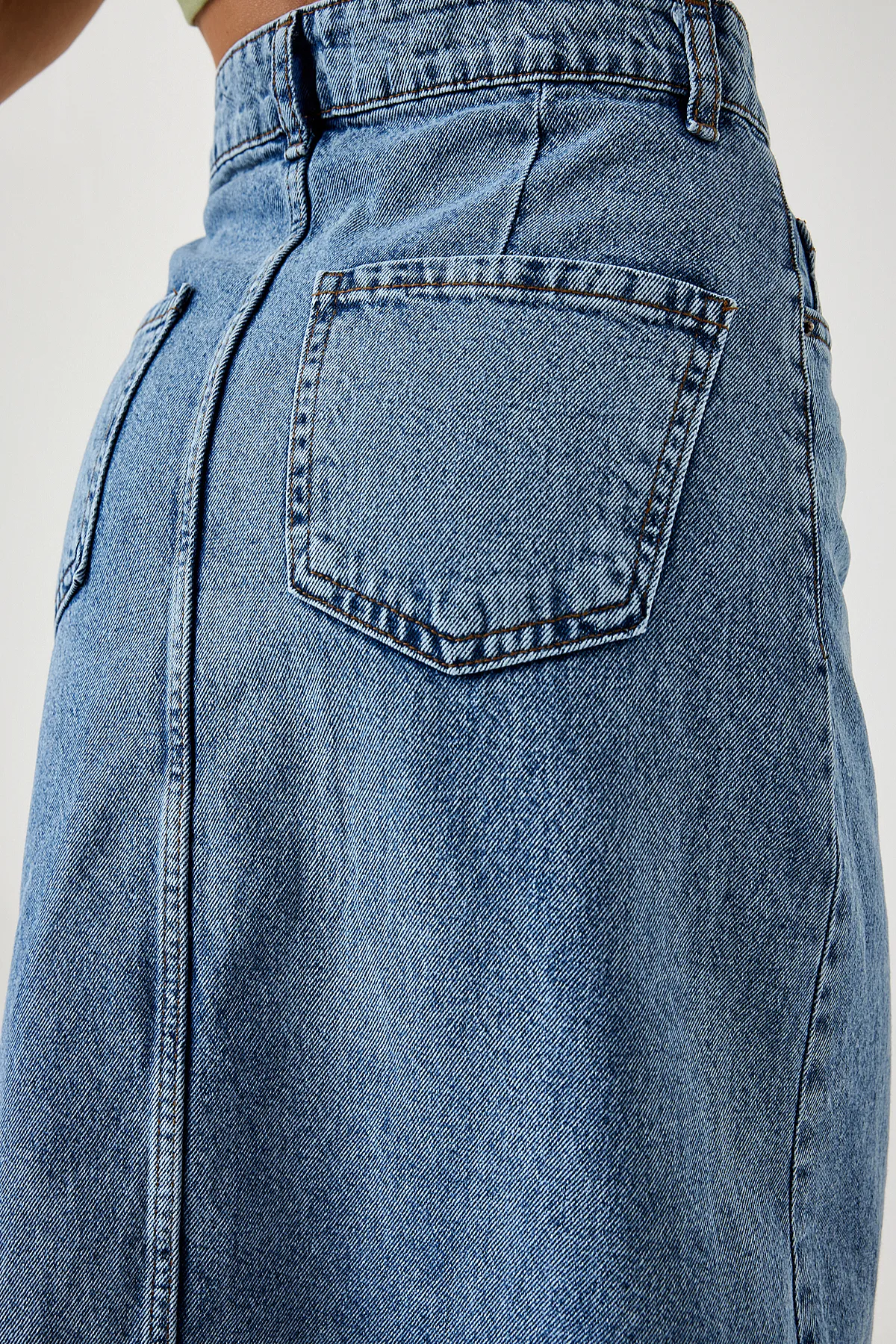 Happiness İstanbul  Hellblauer, langer Jeansrock mit Schlitz für Damen RV00163
