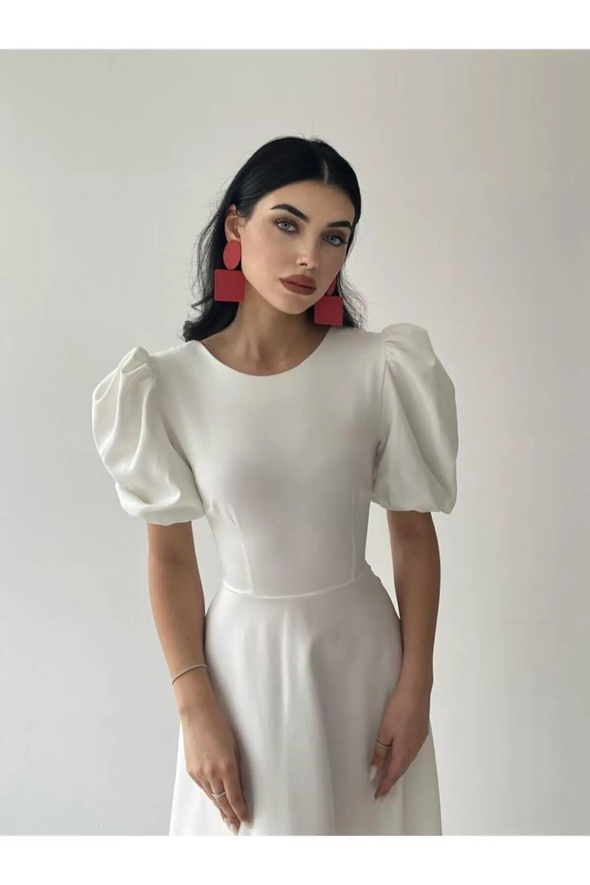 Afiş Butik  Weißes Midikleid mit Wassermelonenärmeln