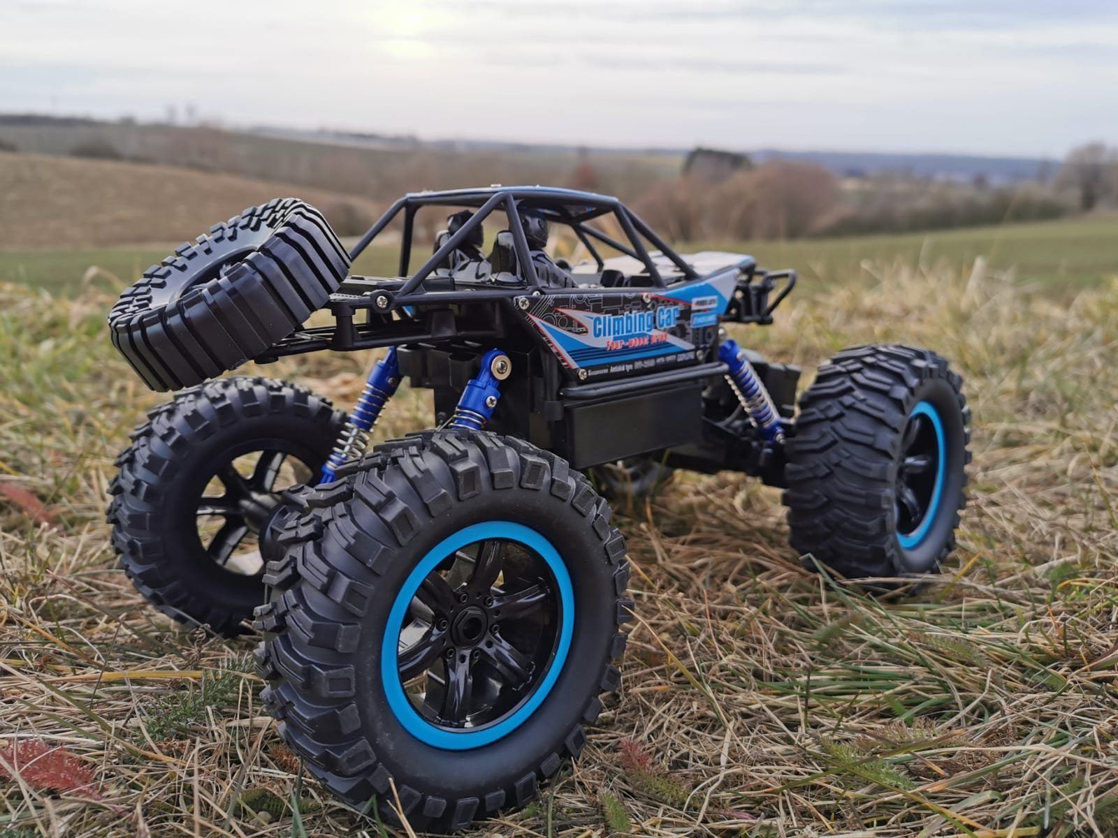 BruKa RC-Monstertruck Robuster Geländewagen X-FIGHTER, Ferngesteuertes Auto mit 4x4 Allradantrieb, 30cm
