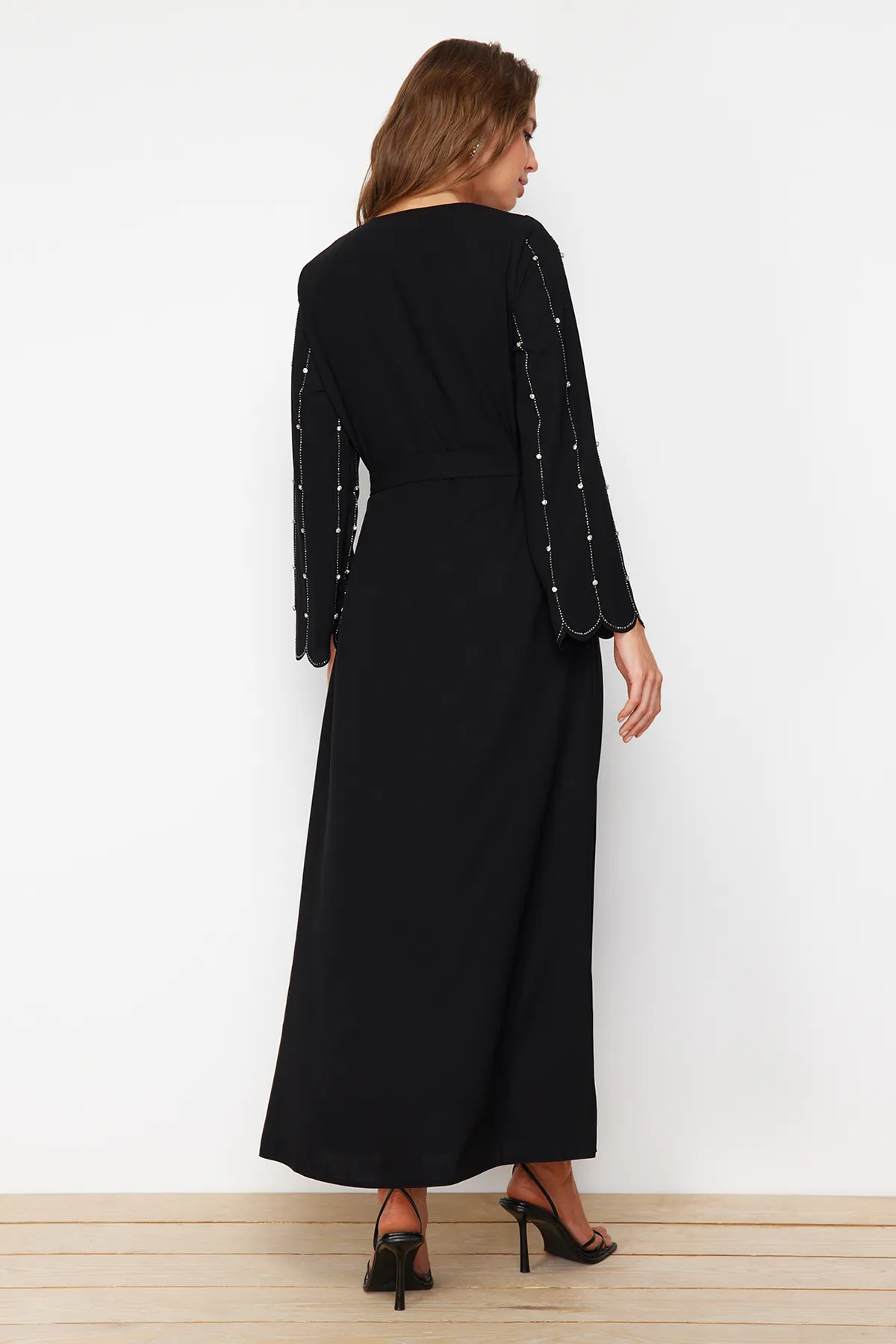 Trendyol Modest  Schwarzes Stein-Accessoire, gewebte Kappe & Ferace & Abaya TCTSS24KF00019