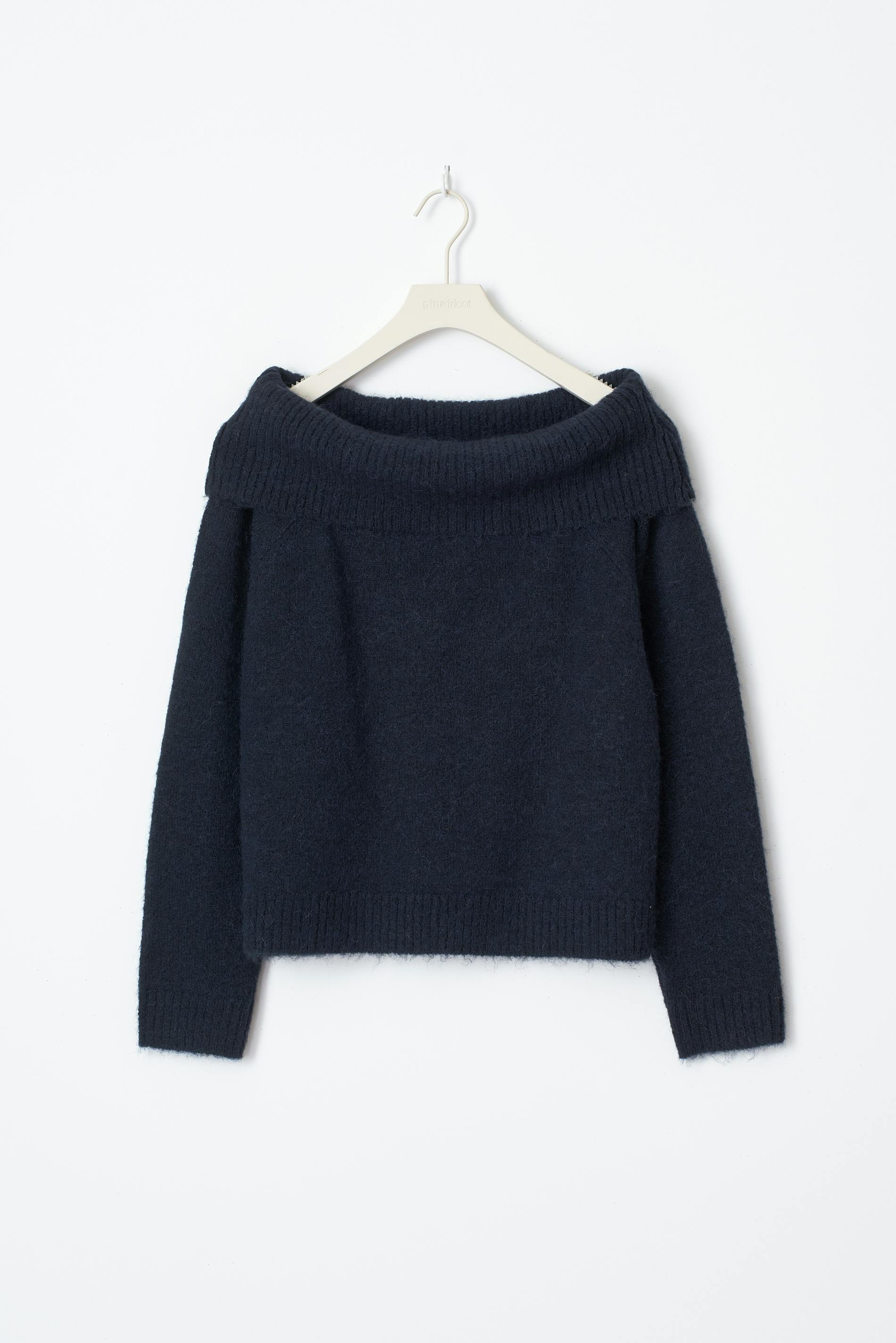 Y kn off shoulder sweater