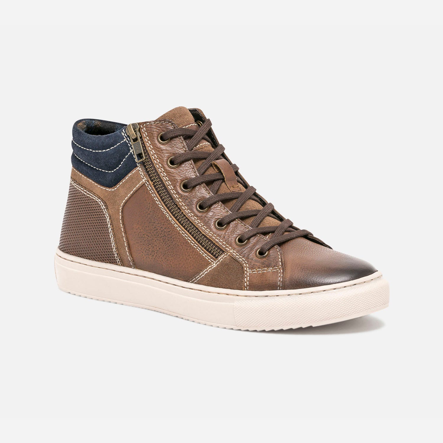 Basket marron en cuir détails marine