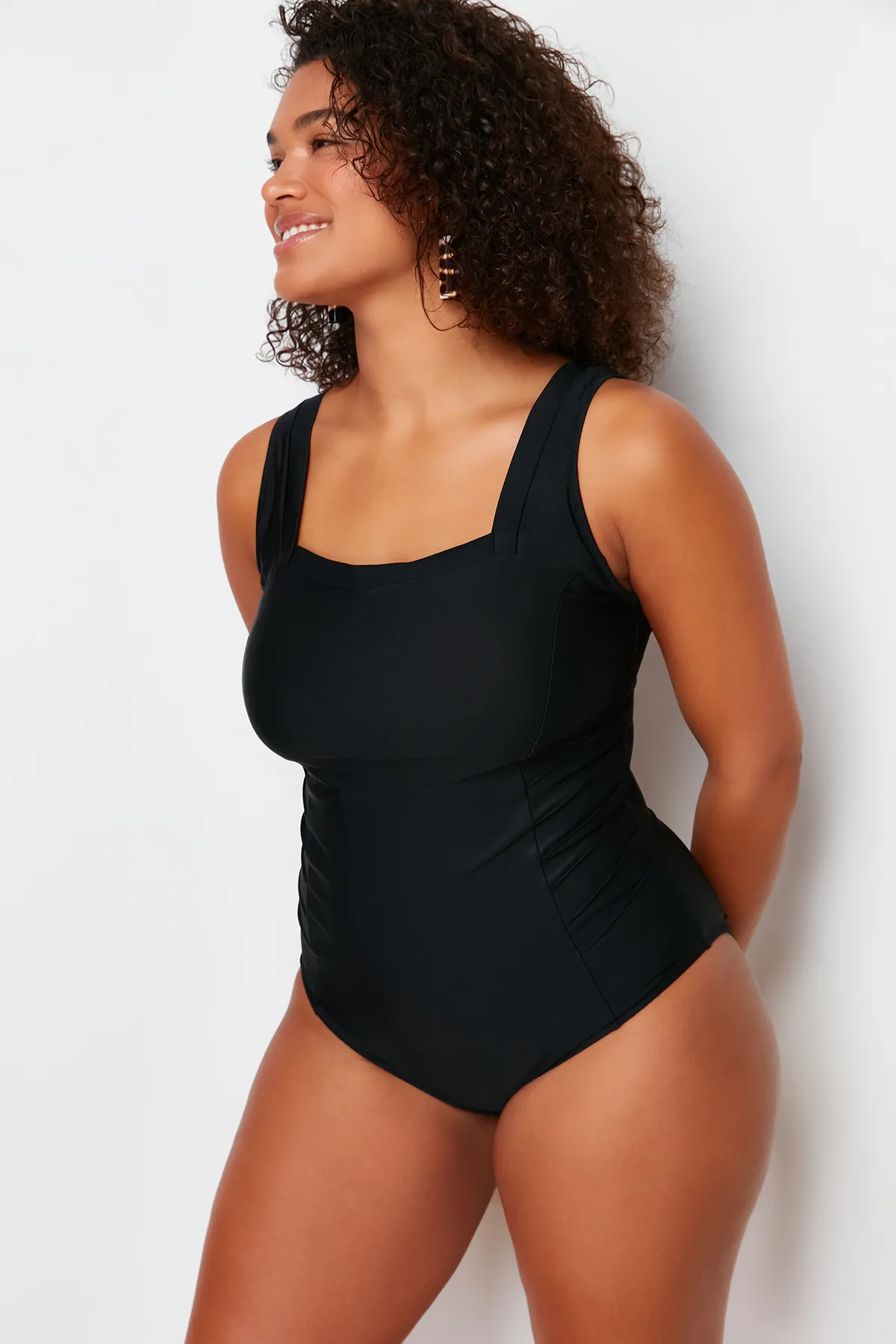 Trendyol Curve  Schwarzer Strick-Badeanzug mit eckigem Kragen TBBSS24AM00012