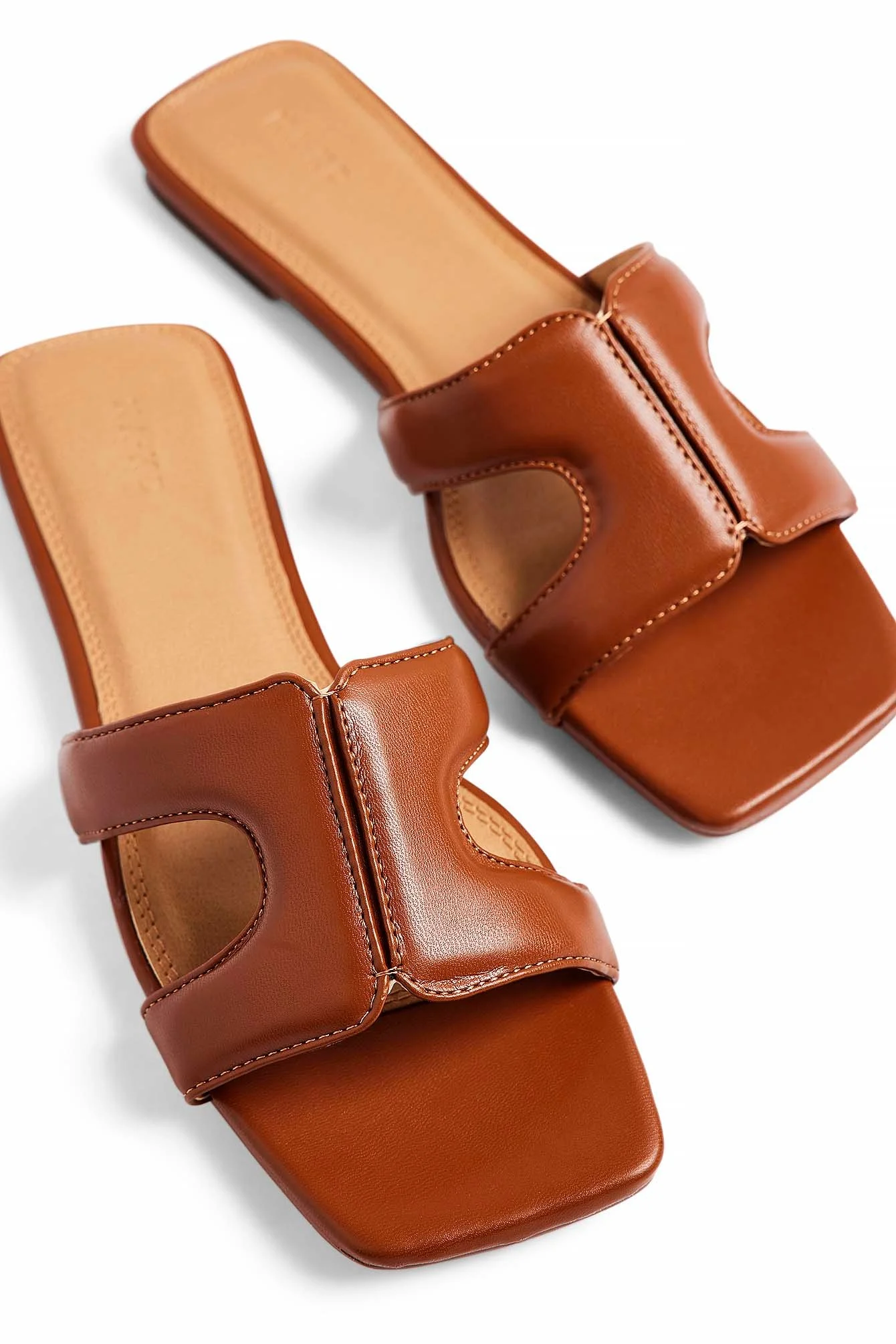 Flache Schuhe mit Cut-Out