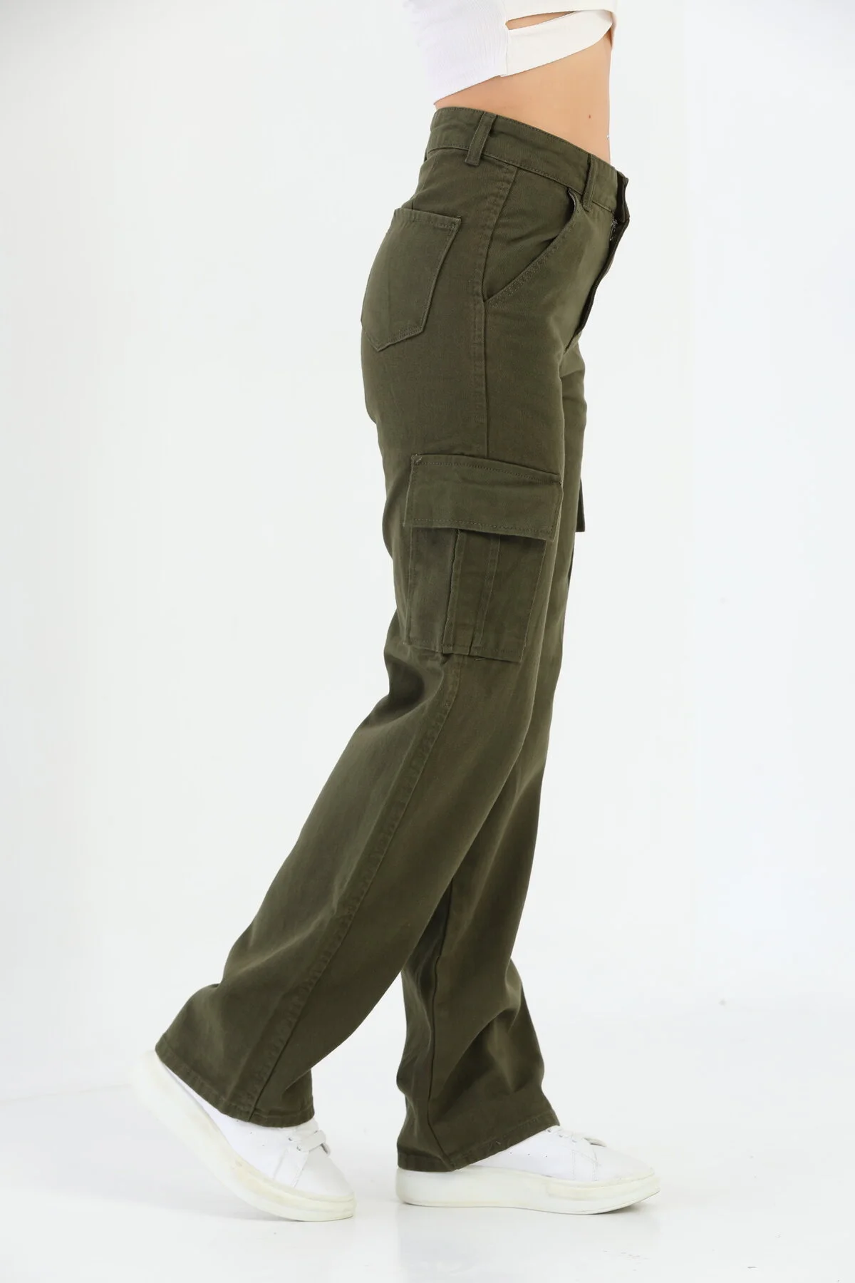 BİKELİFE  Khakifarbene Cargohose für Damen mit hoher Taille und weitem Bein
