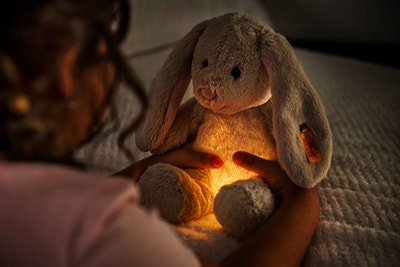 Light at Night Hoppie Hase, 28 cm, hellgrau