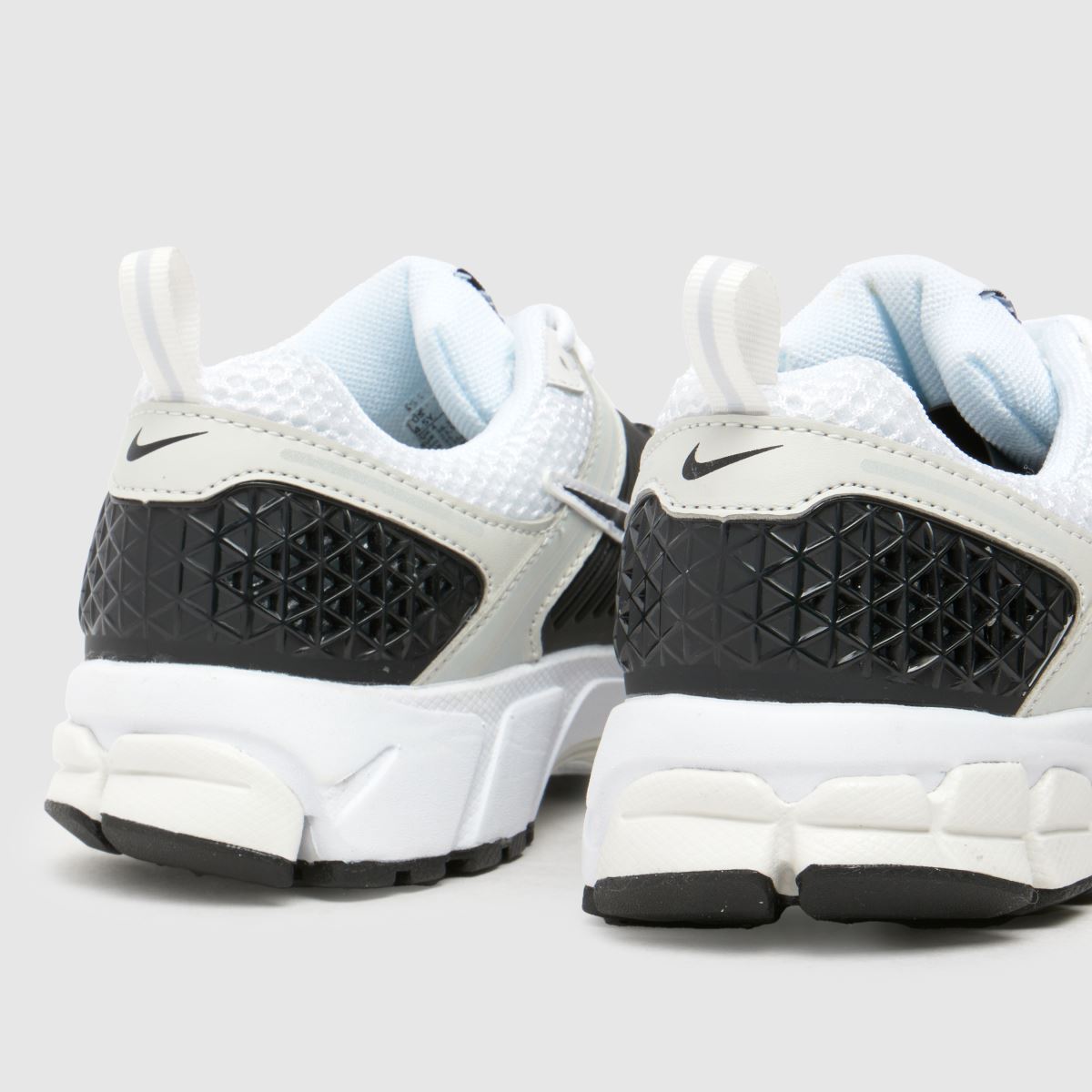 Nike vita och svarta Vomero 5 Youth-träningsskor
