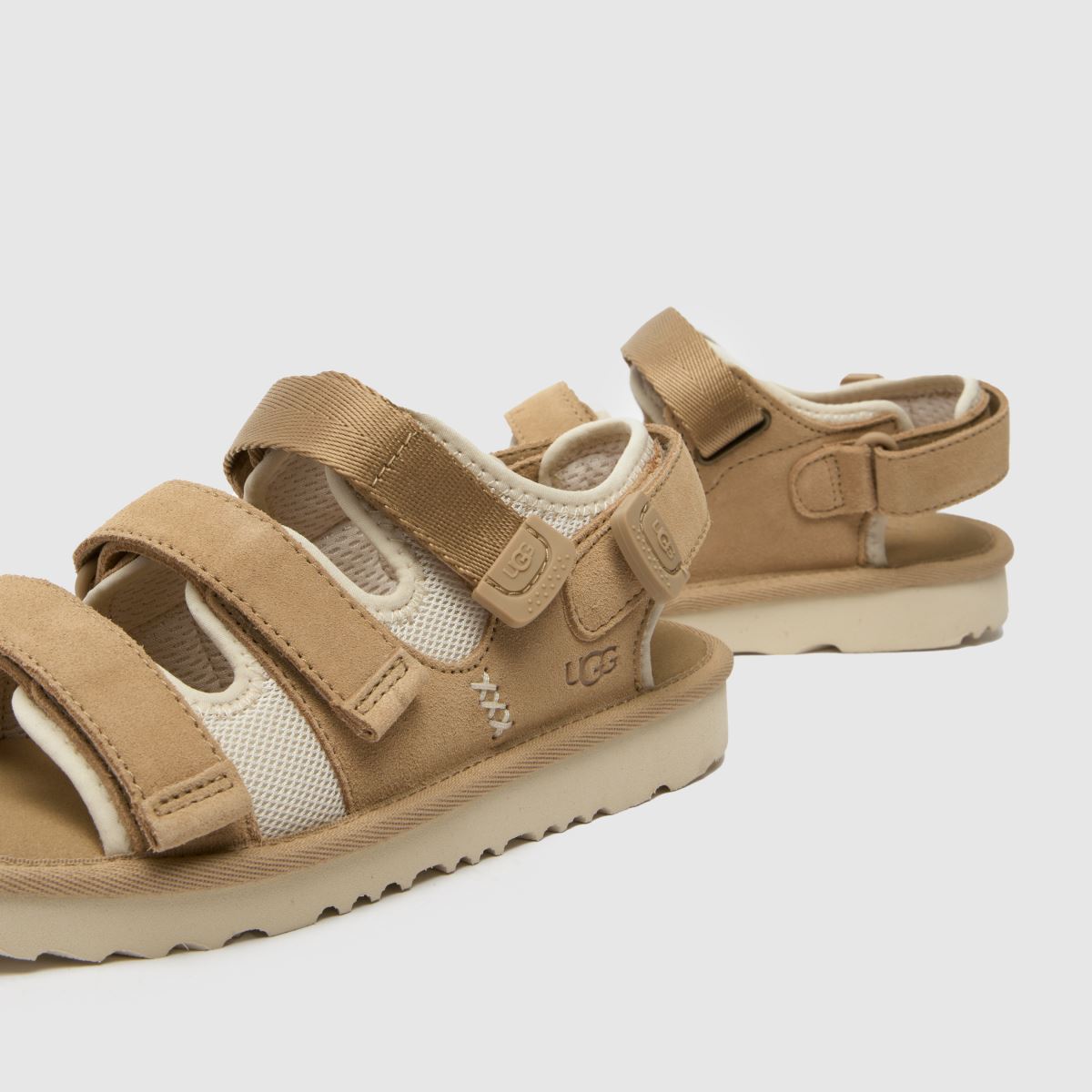 UGG sandfärgade Goldencoast juniorsandaler med flera remmar