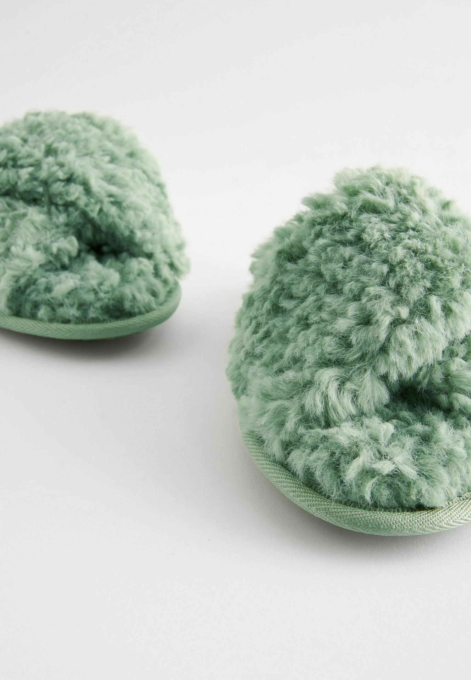 Siguiente CROSSOVER REGULAR FIT - Pantuflas