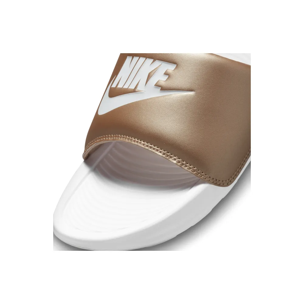 Nike Victori One CN9677-900 / weiss