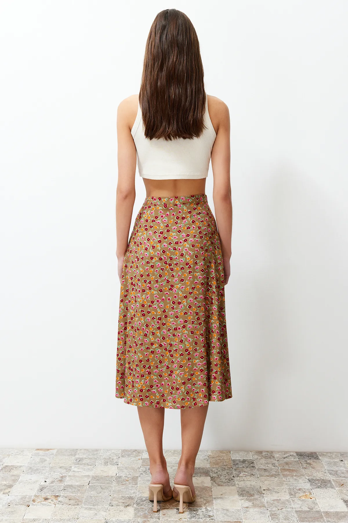 Trendyol Collection  Kamelfarbener gewebter Midirock aus Viskosestoff mit Schlitzdetail und Blumenmuster TWOSS20ET0230