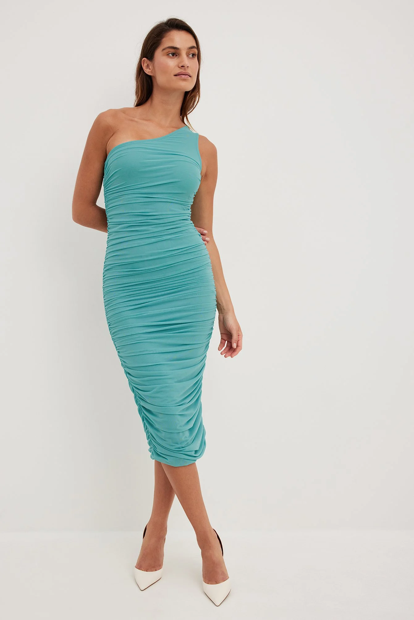 Einseitig schulterfreies Mesh-Midikleid