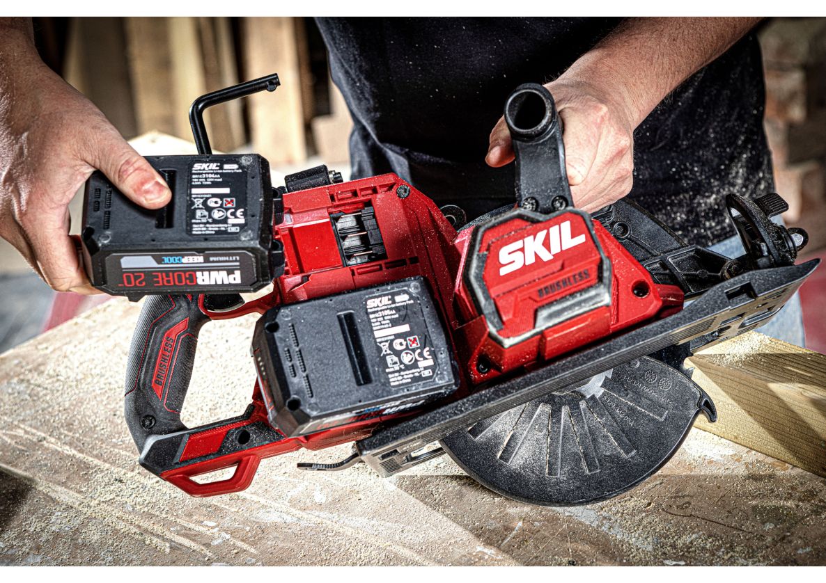 SKIL SW1E3572FA Körfűrész 2x20V 66mm szénkefe nélküli akkumulátorok és töltő nélkül, táskában