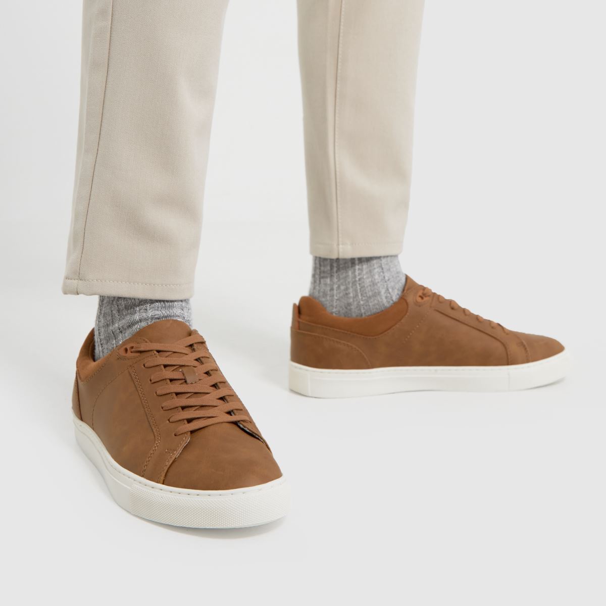 Schuh Winston fűzős edzőcipők barna színben