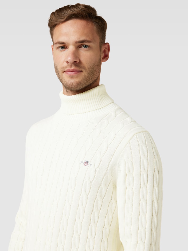 Strickpullover mit Rollkragen in offwhite